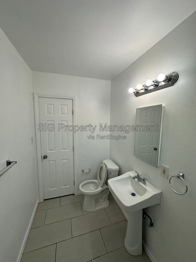 Building Photo - 13226 Maclay St