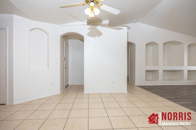 Foto del edificio - Nicely Renovated Home with NO HOA