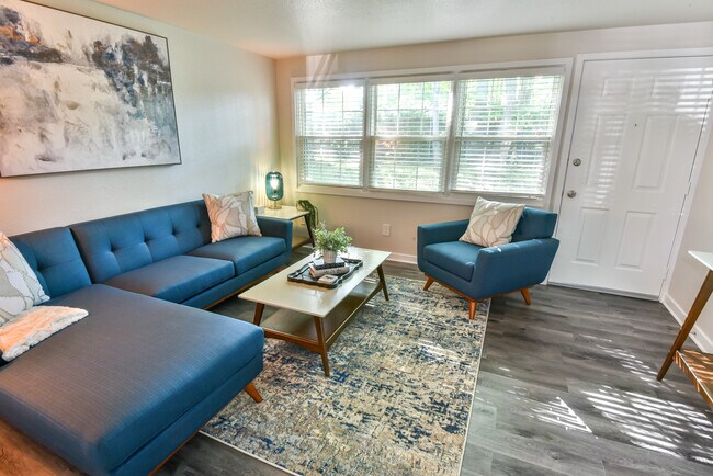 Living Room - Middle River Overlook