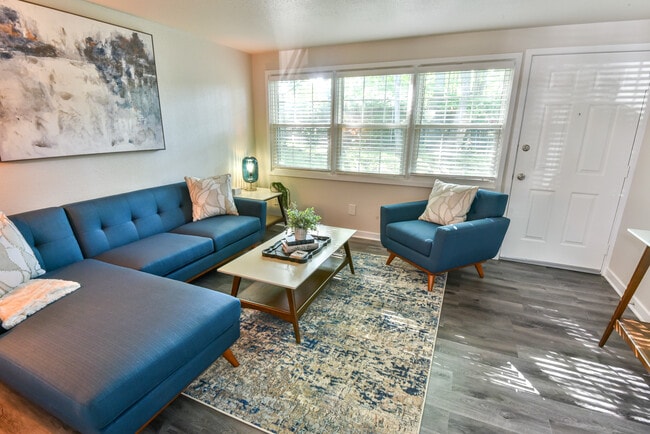 Living Room - Middle River Overlook