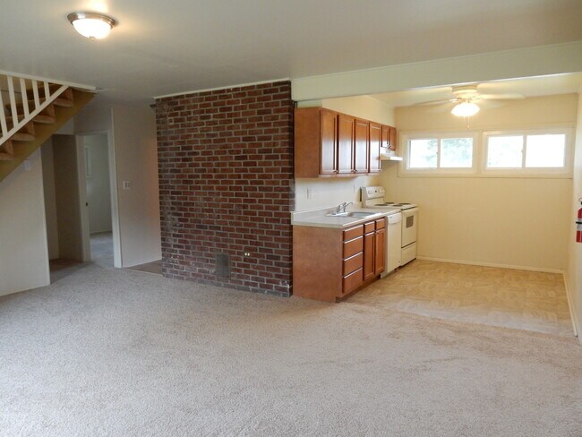 Foto del edificio - 4 Bedroom-2 Bathroom-Central Air-Expanded