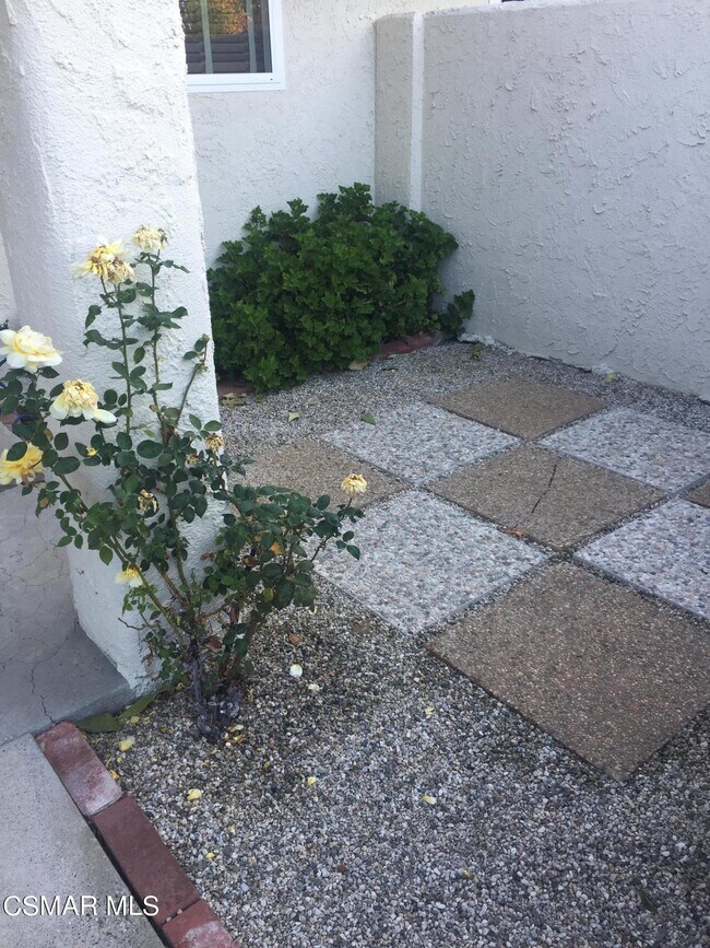 Foto del edificio - 4156 Lake Harbor Ln