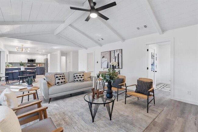 Foto del edificio - 1701 Deep Wood Dr