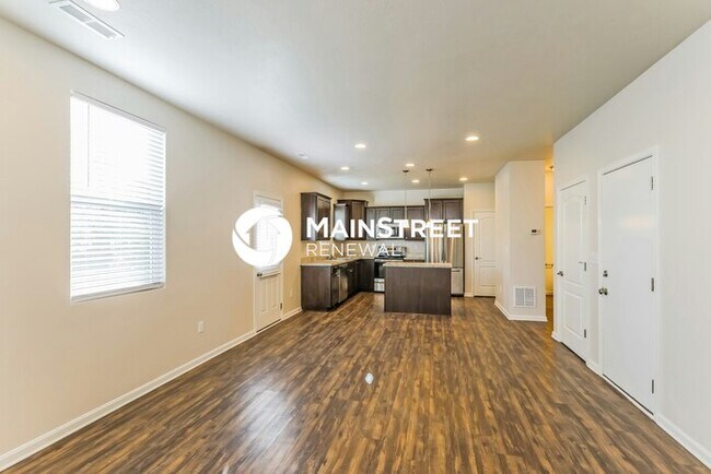 Foto del edificio - 3 Bedroom Pet-Friendly Home in LOUISVILLE, KY with Main Street Renewal