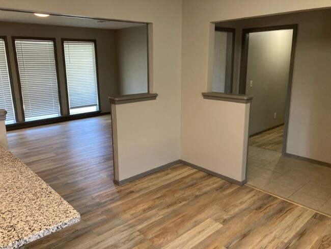 Foto del edificio - 1323 E Willham Dr