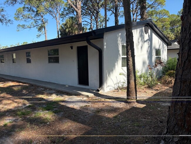 Building Photo - 7133 Pinewood Dr