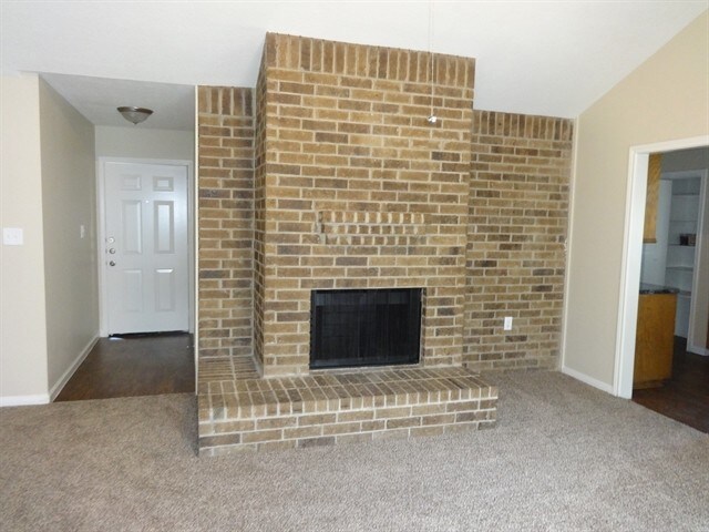 Building Photo - 1406 Holbech Lane