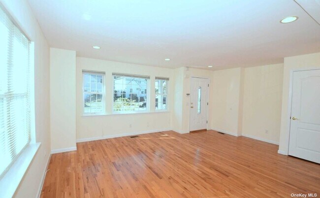 Foto del edificio - 74 Firwood Rd