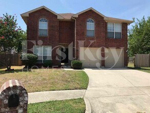 Building Photo - 5704 Creekhollow Dr