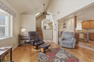 Building Photo - 925 S Haskett St