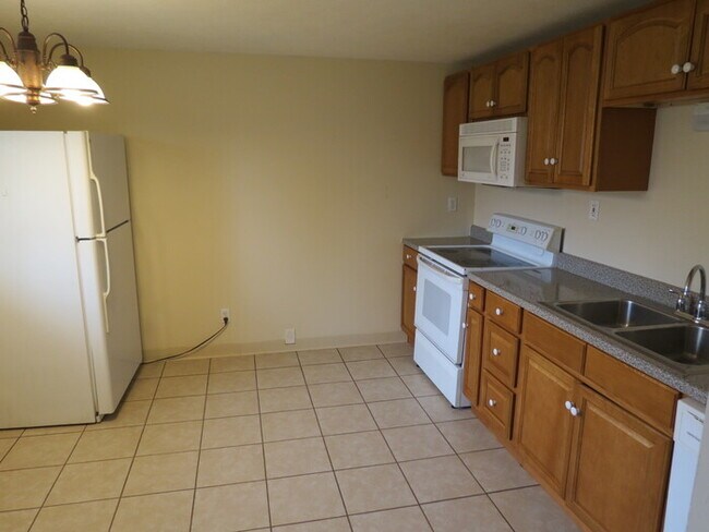 Building Photo - 895 Maurine Dr