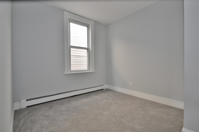Building Photo - 312 25th St