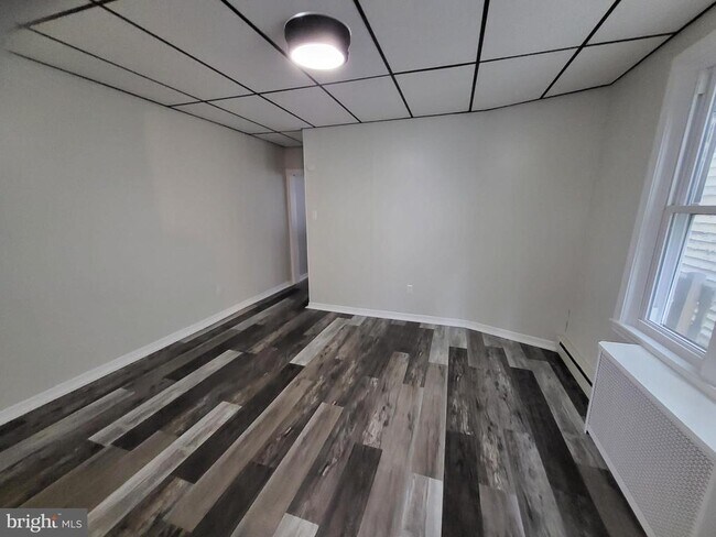 Building Photo - 117 Center Ave