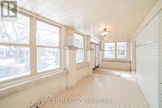Photo du bâtiment - 52 Proctor Blvd