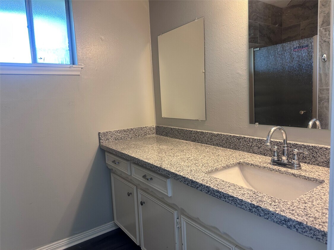 Foto del edificio - 13611 Fernhill Dr