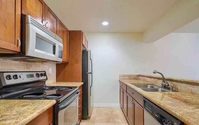 Foto del edificio - 1 br, 1 bath Townhome - 4120 North 78th St...