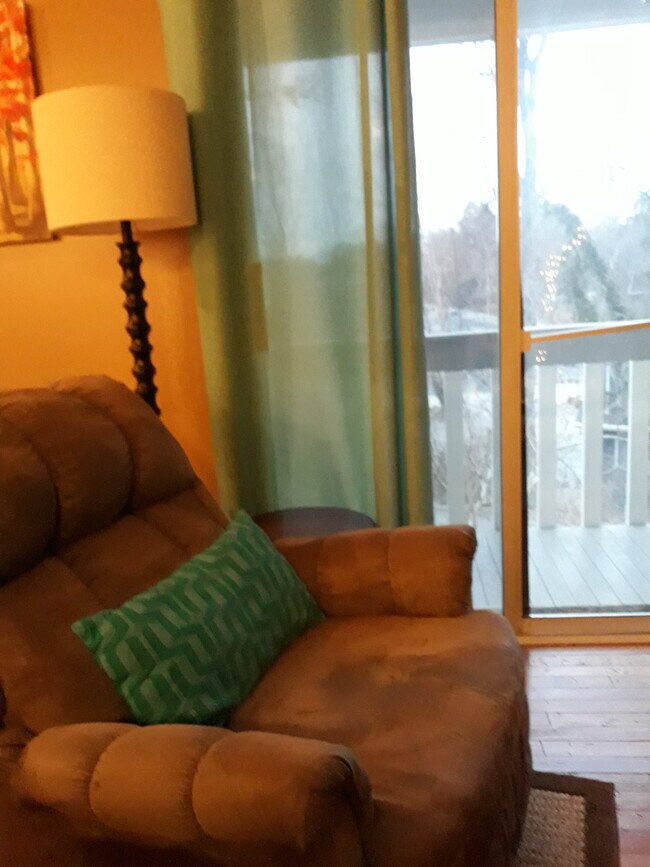 2740 Hollywood Terrace Unit 24, Louisville, KY 40206 Condo for Rent