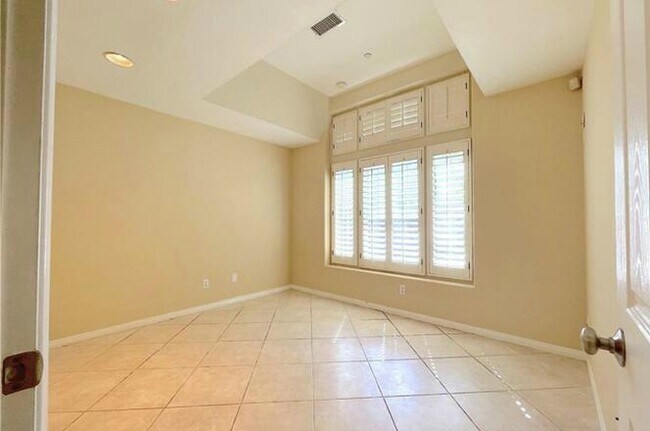 Building Photo - 6 Gala Ct