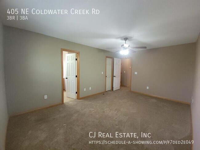 Foto del edificio - 405 NE Coldwater Creek Dr