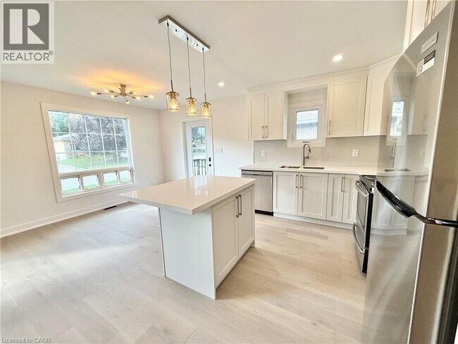 Photo du bâtiment - 87 Scott Rd