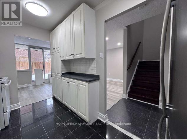 Photo du bâtiment - 4062 Lawrence Ave E