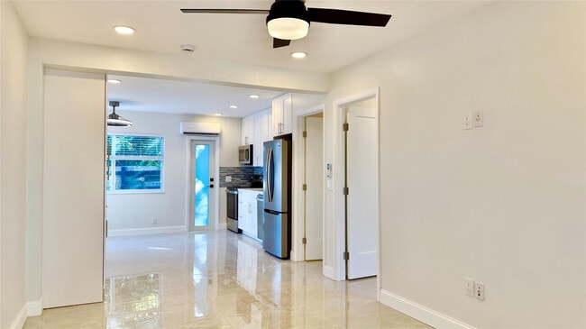 Building Photo - 1145 NE 17th Way