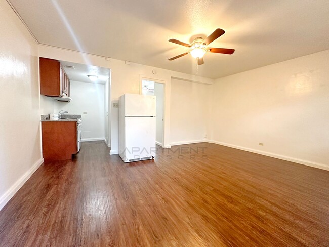 Building Photo - $500 1st Month Rent Special! | Recently Re...