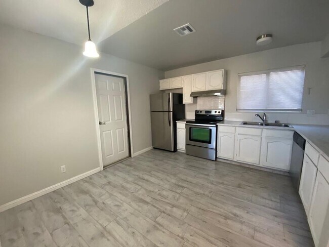 Foto del edificio - 5215 Gray Ln