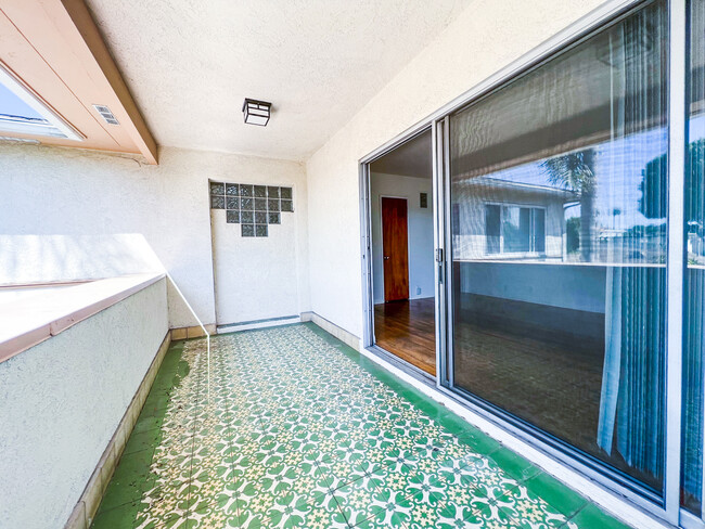 Foto del edificio - 3720 S Centinela Ave