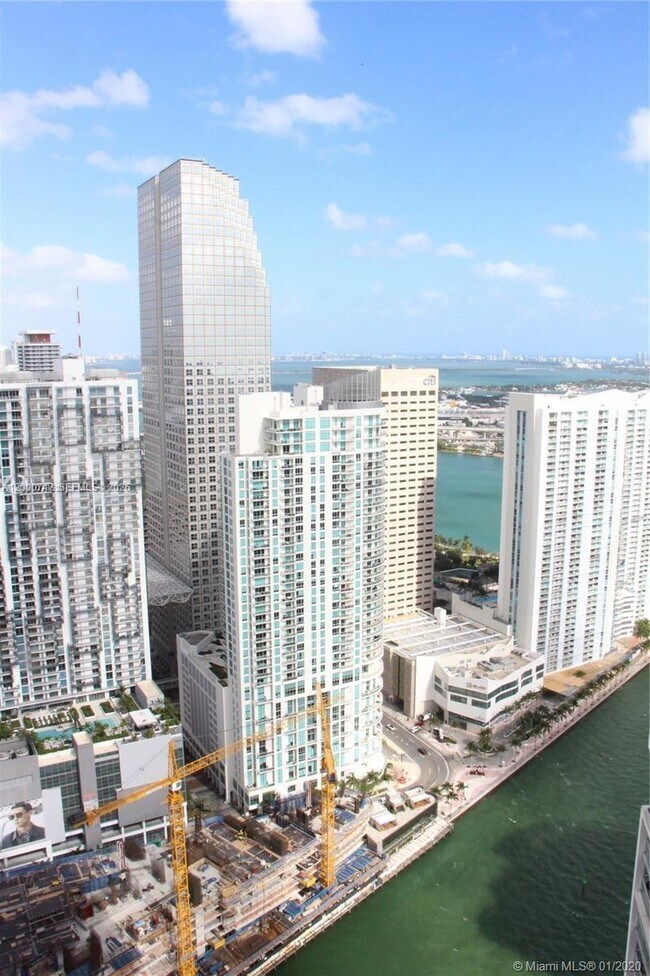 Foto del edificio - 475 Brickell Ave
