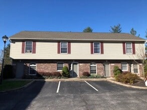 Building Photo - 3354 S Oaklawn Cir