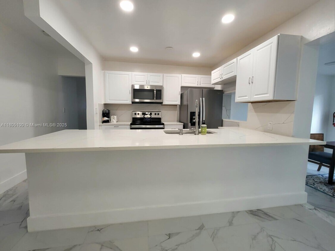 Foto principal - 900 SW 31st St