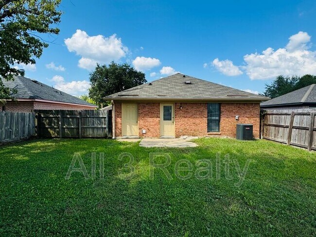 Building Photo - 2818 Country Ct