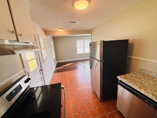 Foto del edificio - 3220 Service Dr