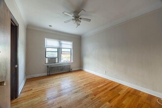 Building Photo - 948 W Cuyler Ave