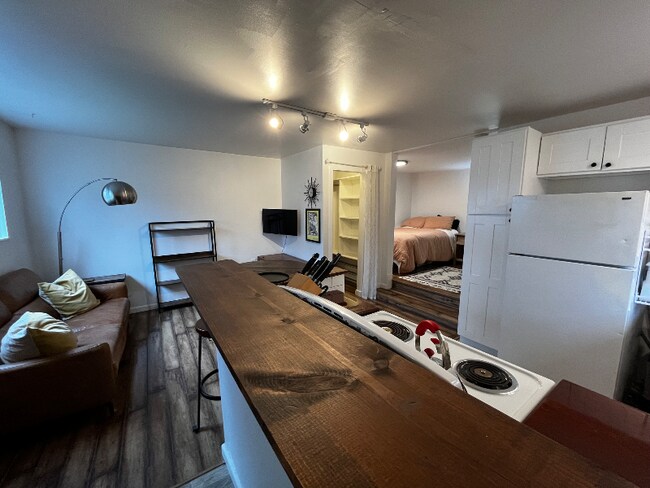 Foto del edificio - 2219 Bush Ave NW