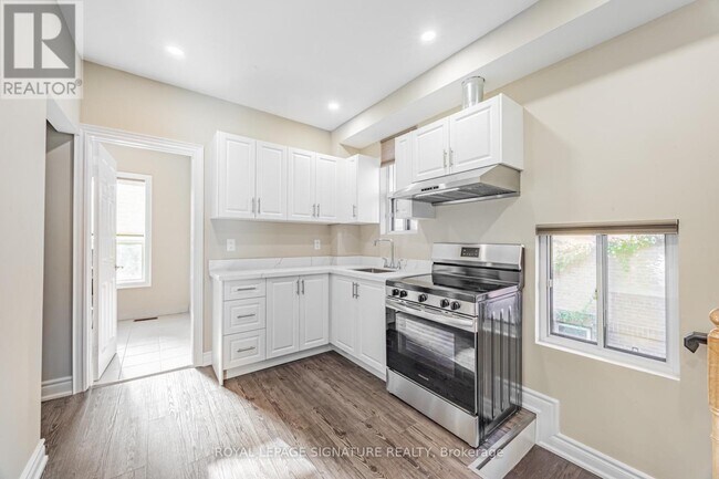 Building Photo - 14 Howland Ave