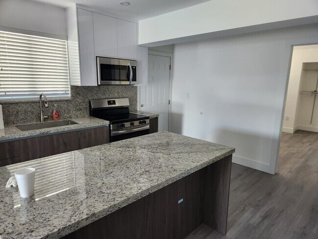 Foto del edificio - 2453 NW 7th St