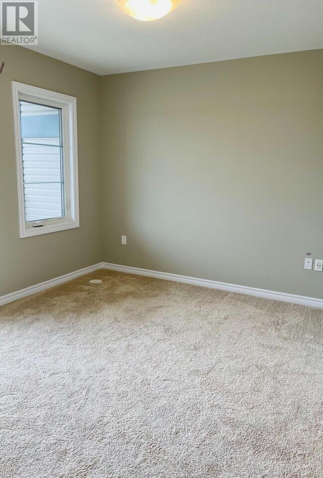 Building Photo - 26 Oat Ln