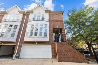 Building Photo - 2433 Quenby St