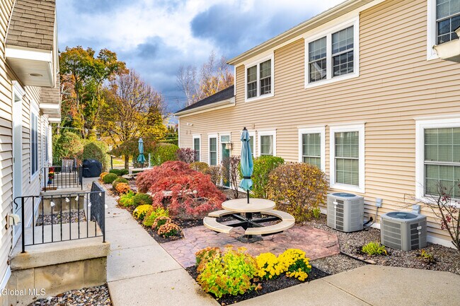 Foto del edificio - 1112 Western Ave