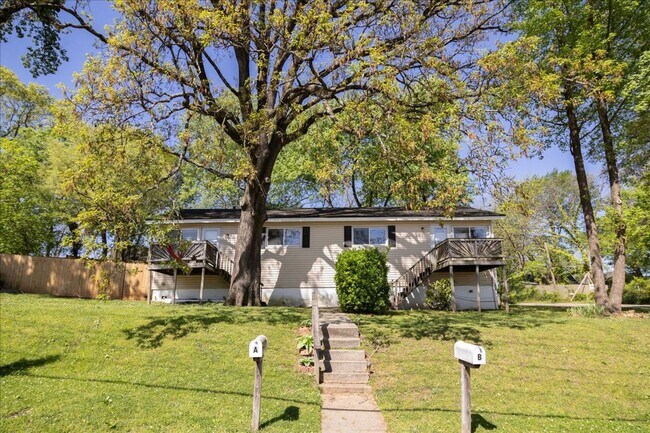 Foto del edificio - 2bd/1ba Duplex Unit in the Heart of Howell...