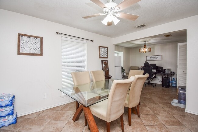 Building Photo - 12106 Pecan Meadow Dr