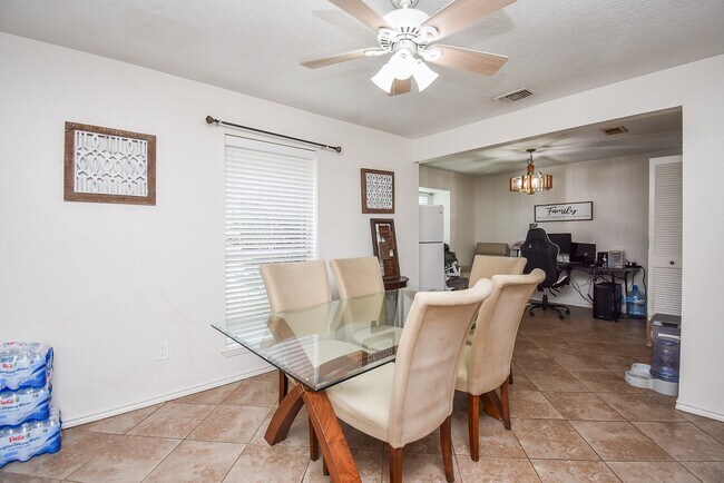 Foto del edificio - 12106 Pecan Meadow Dr