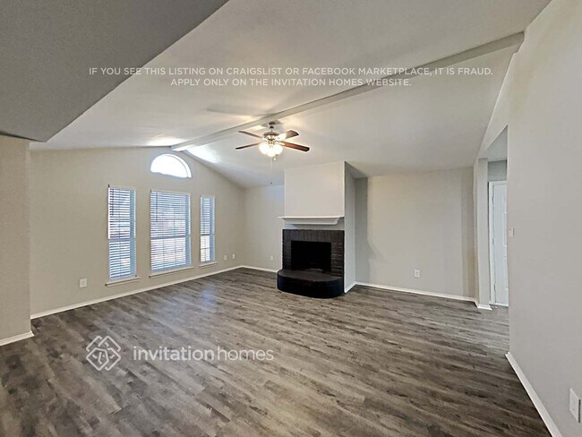 Foto del edificio - 4052 Staghorn Cir N