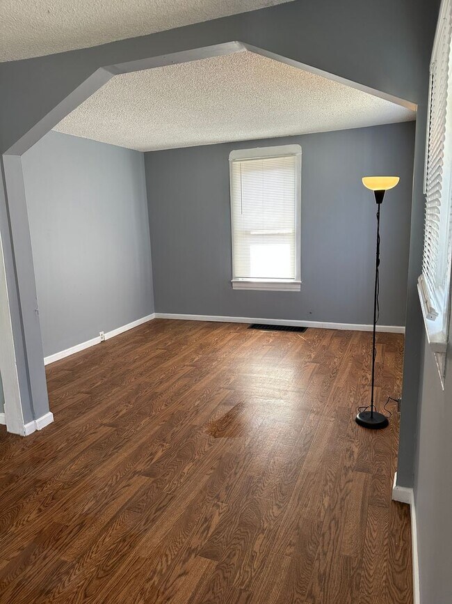 Building Photo - Quiet 1 Bedroom Home - Bevo Mill