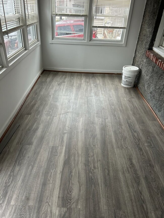 Building Photo - 3 Bed, 1 Bath