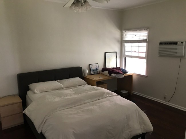 Foto del edificio - 963 N Doheny Dr