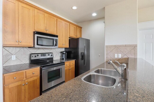 Building Photo - 6608 Lantern View Dr