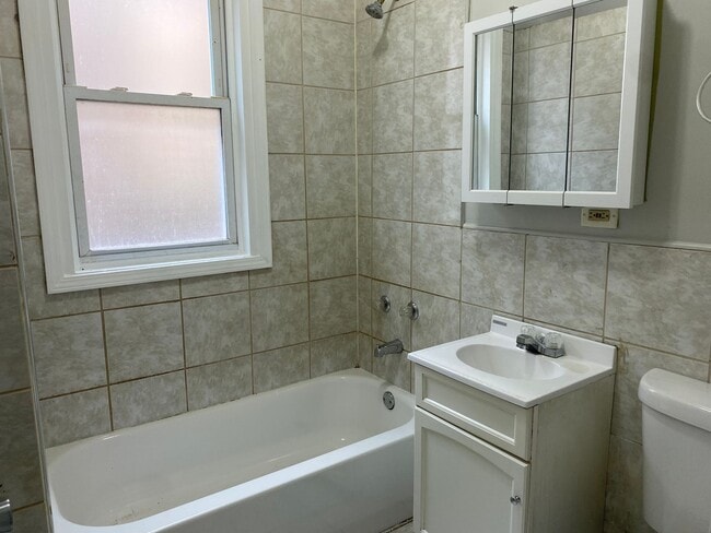 Foto del edificio - 7240 S Langley Ave